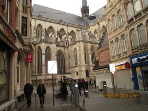 OMG, it's getting really beautiful architecturally on this walk!