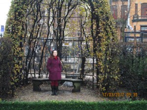 Sara outside of Rijksmuseum