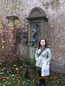 Sara in front of water fountain in Brugge