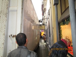 I can't believe this truck did NOT hit the sign!