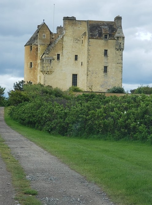 Ballone Castle on North Sea.jpg